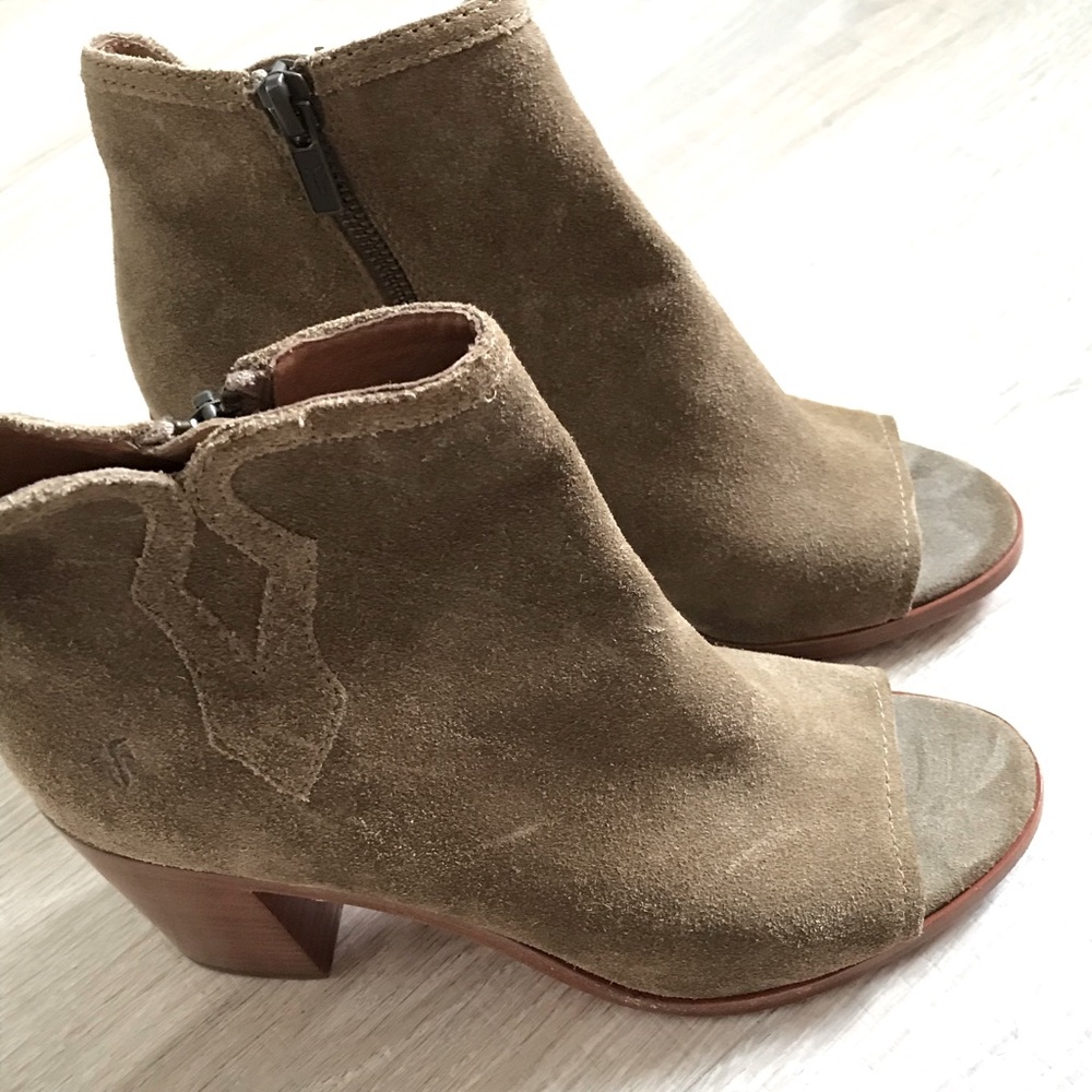 Brand New Frye Danica booties, with peep toe